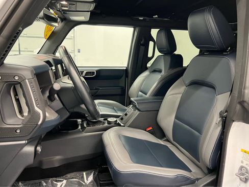 Used 2024 Ford Bronco Outer Banks image 6