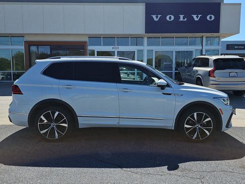 Used 2022 Volkswagen Tiguan SEL R-Line AWD/4WD image 6