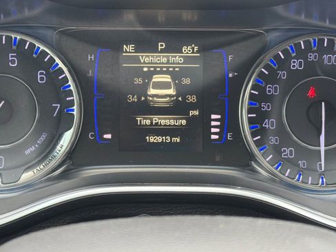 Used 2016 Chrysler 200 Limited FWD image 25