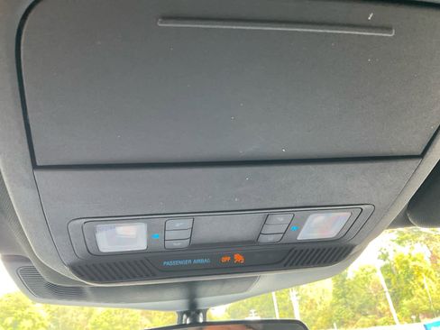 Used 2020 Ford Explorer XLT w/ Equipment Group 202A image 25