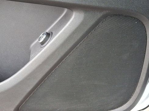 Used 2023 Chevrolet Traverse LT image 23