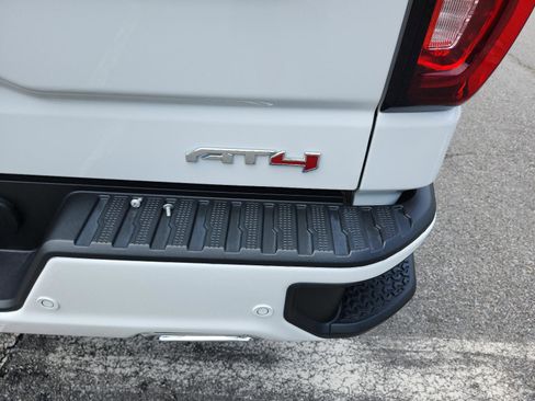 Certified 2024 GMC Sierra 1500 AT4 w/ Technology Package AWD/4WD image 5