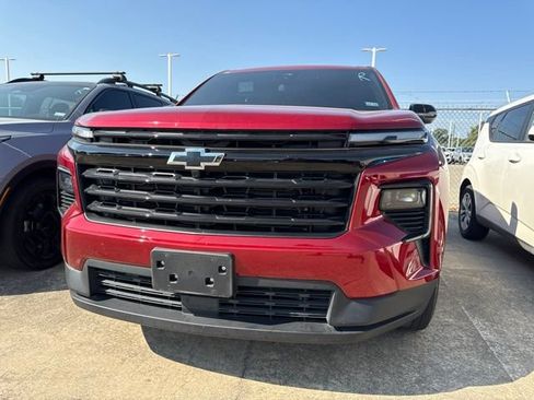 Used 2026 Chevrolet Traverse LT FWD image 2
