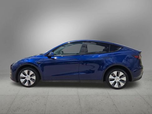 Used 2024 Tesla Model Y Long Range AWD/4WD image 3