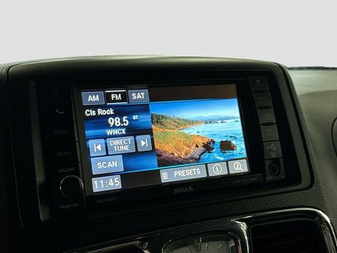 Used 2016 Chrysler Town & Country Touring w/ Driver Convenience Group image 15