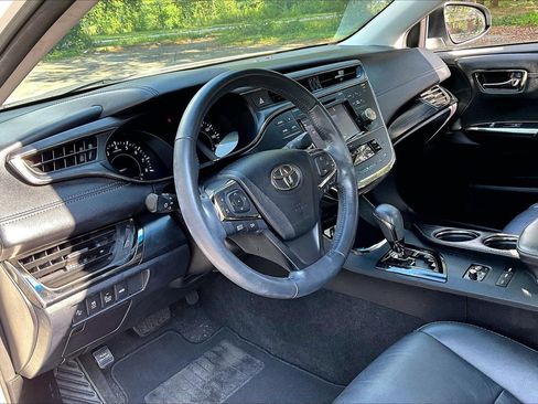 Used 2017 Toyota Avalon Touring FWD image 14