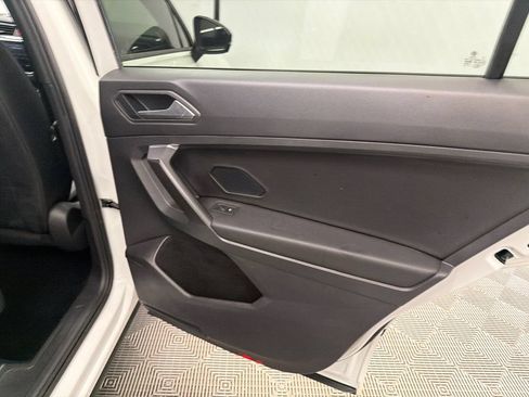 Used 2021 Volkswagen Tiguan SE R-Line FWD image 17