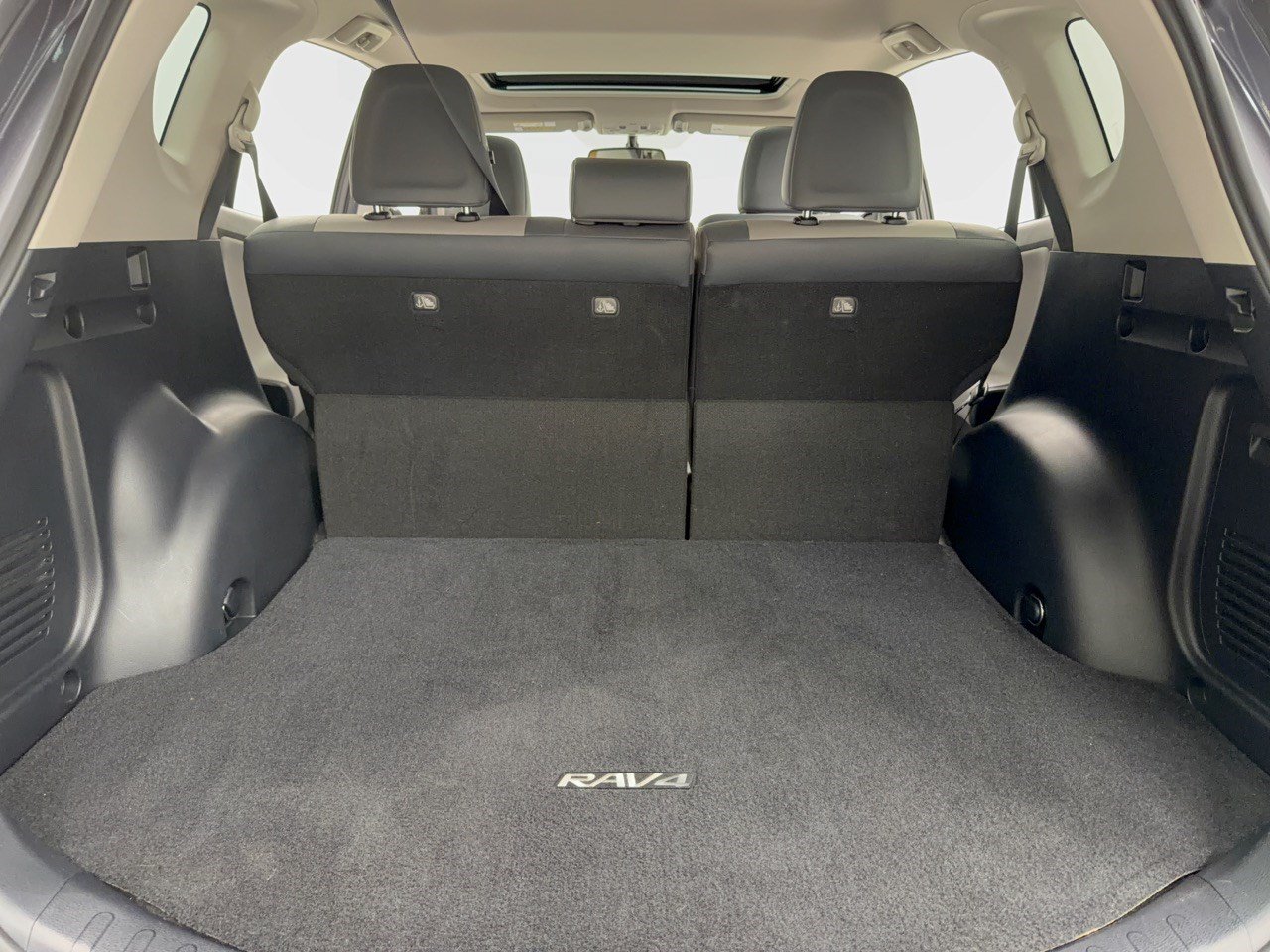 Used 2015 Toyota RAV4 Limited AWD/4WD image 28