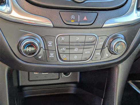 Used 2022 Chevrolet Equinox LT image 27