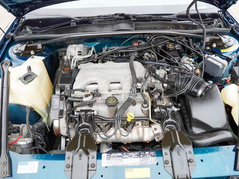 Used 1995 Oldsmobile Cutlass Supreme Convertible FWD image 21
