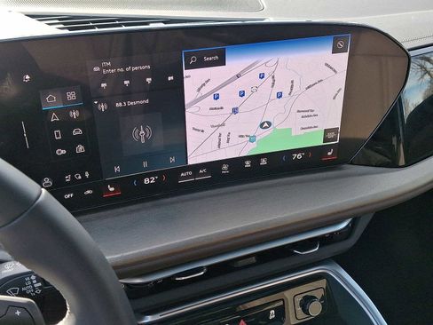 Used 2025 Audi Q5 Premium w/ Convenience Package image 13