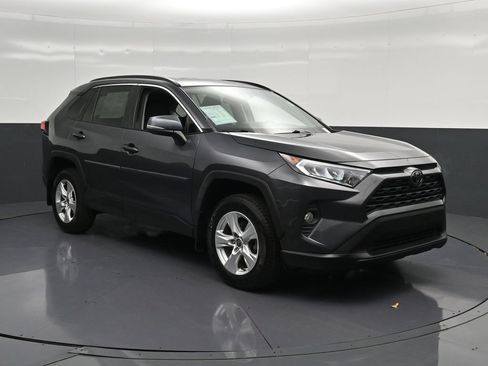 Used 2021 Toyota RAV4 XLE AWD/4WD image 5