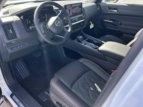 New 2026 Nissan Pathfinder Platinum AWD/4WD image 25
