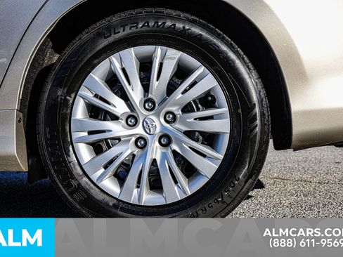 Used 2014 Toyota Camry LE image 17