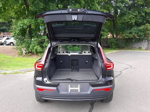 Used 2024 Volvo XC40 B5 Plus w/ Protection Package Premier AWD/4WD image 35