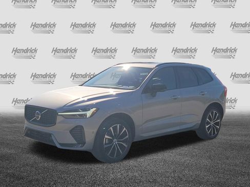 Used 2025 Volvo XC60 B5 Plus image 5