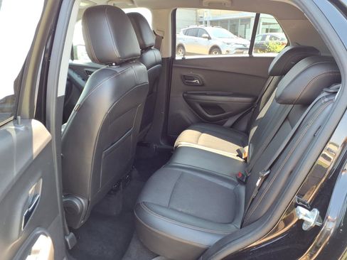 Used 2020 Chevrolet Trax LT w/ Redline Edition FWD image 19