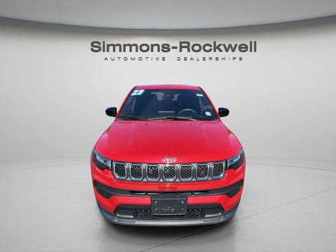 Used 2023 Jeep Compass Sport image 2