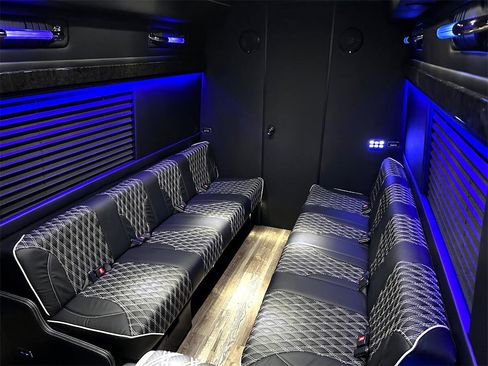 Used 2024 Mercedes-Benz Sprinter 3500 image 33