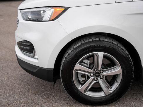 Used 2024 Ford Edge SEL w/ Convenience Package image 9