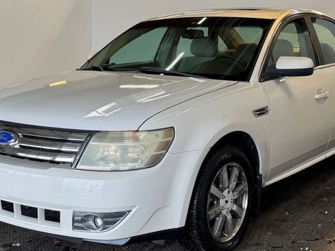 Used 2009 Ford Taurus SEL image 2