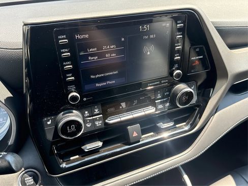 Used 2021 Toyota Highlander XLE AWD/4WD image 13