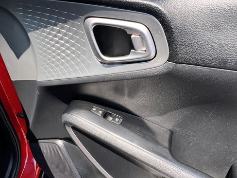 Used 2020 Kia Soul LX FWD image 16