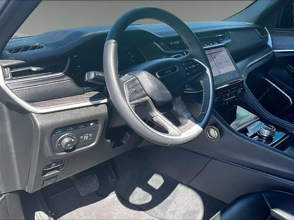 Used 2024 Jeep Grand Cherokee Limited 4xe AWD/4WD image 8