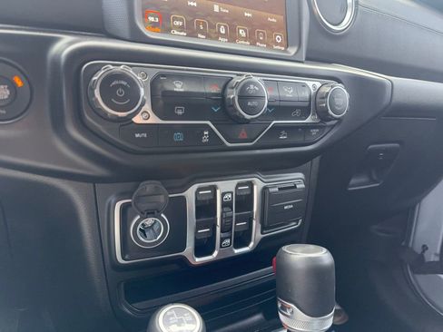 Used 2023 Jeep Wrangler Unlimited Sahara AWD/4WD image 20