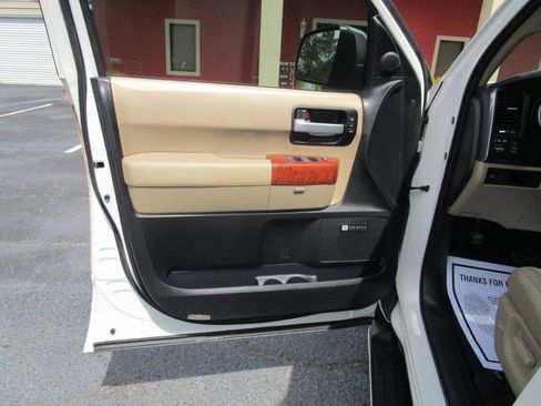 Used 2018 Toyota Sequoia Platinum image 21