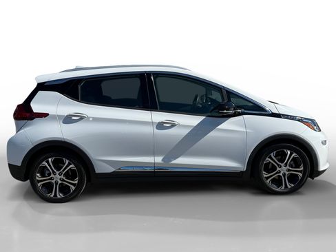 Used 2020 Chevrolet Bolt Premier w/ Infotainment Package FWD image 6
