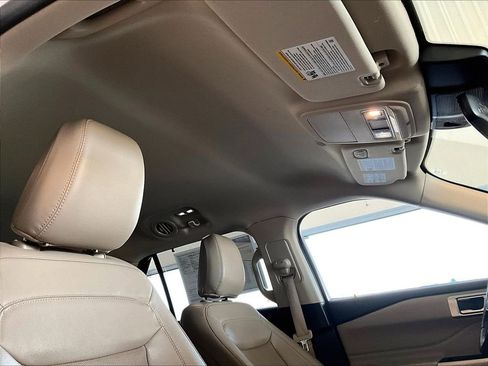 Used 2023 Ford Explorer Limited image 23