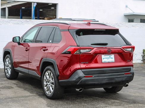 Used 2019 Toyota RAV4 XLE Premium w/ Carpet Mat Package FWD image 7