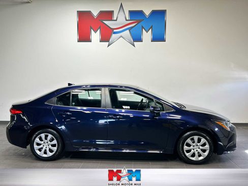 Used 2022 Toyota Corolla LE FWD image 1