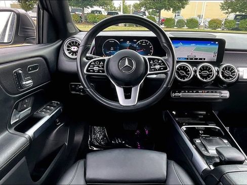 Used 2022 Mercedes-Benz GLB 250 w/ Premium Package Lite image 17