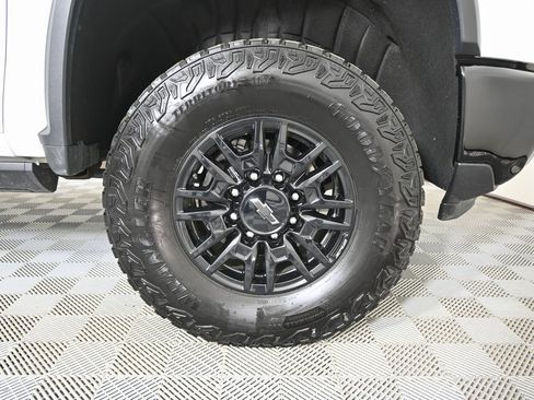 Used 2025 Chevrolet Silverado 2500 ZR2 w/ Technology Package image 12