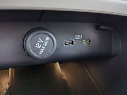 New 2026 Volvo XC40 B5 Plus w/ Protection Package Premier image 24