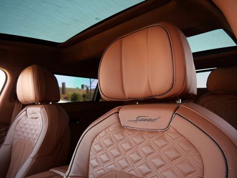 Used 2024 Bentley Flying Spur W12 image 19