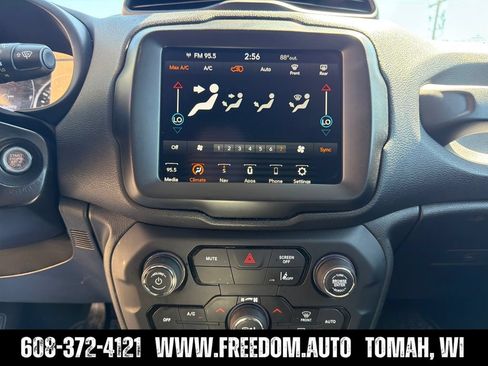 Used 2023 Jeep Renegade Latitude AWD/4WD image 18