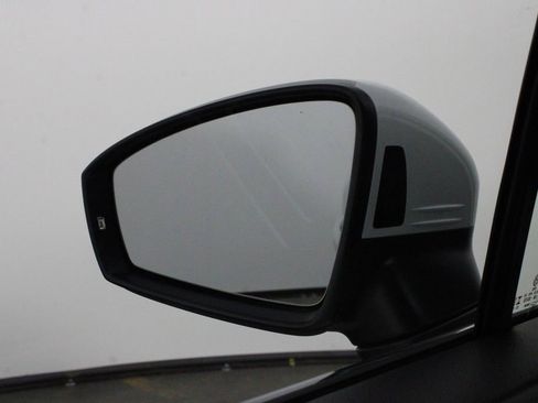 Used 2024 Volkswagen Tiguan SE image 38