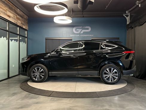 Used 2021 Toyota Venza LE image 6