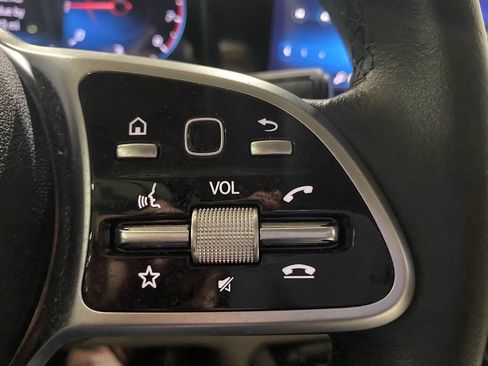 Used 2022 Mercedes-Benz GLB 250 image 11