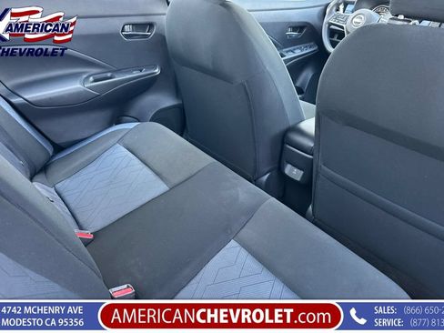 Used 2025 Nissan Versa SV FWD image 19