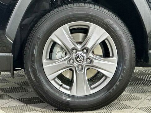 Used 2025 Toyota RAV4 XLE image 32