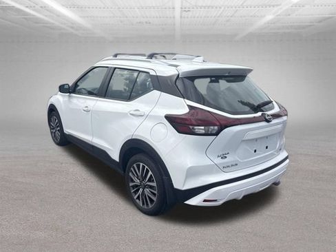 Used 2023 Nissan Kicks SV w/ Interior Electronics Package FWD image 5