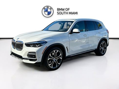 Certified 2022 BMW X5 sDrive40i w/ Premium Package image 3