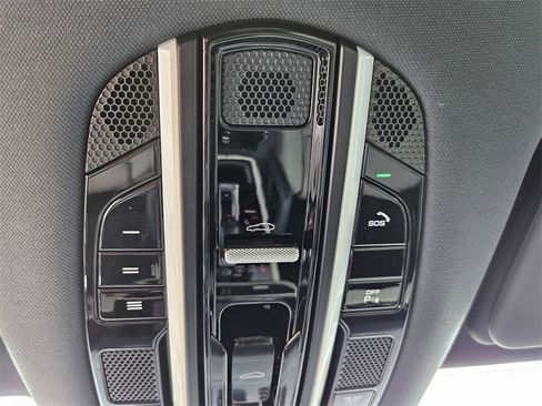 Used 2022 Porsche Cayenne image 24