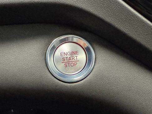 Used 2025 Acura RDX SH-AWD image 30