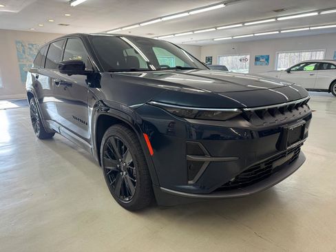 Used 2024 Jeep Wagoneer Launch Edition image 4