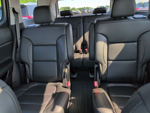 Used 2023 GMC Acadia SLT w/ Elevation Edition FWD image 30